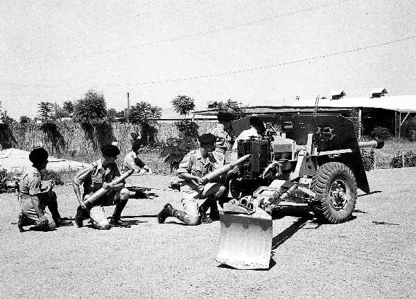  1LF  1951  Moascar Minden Camp Ismalia Anti Tank Pln  !7 Pdr819